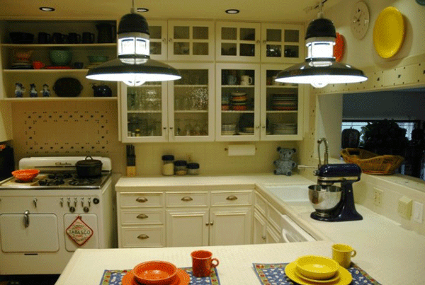 Difference Between Stem Mount & Cord-Hung Pendant Lights