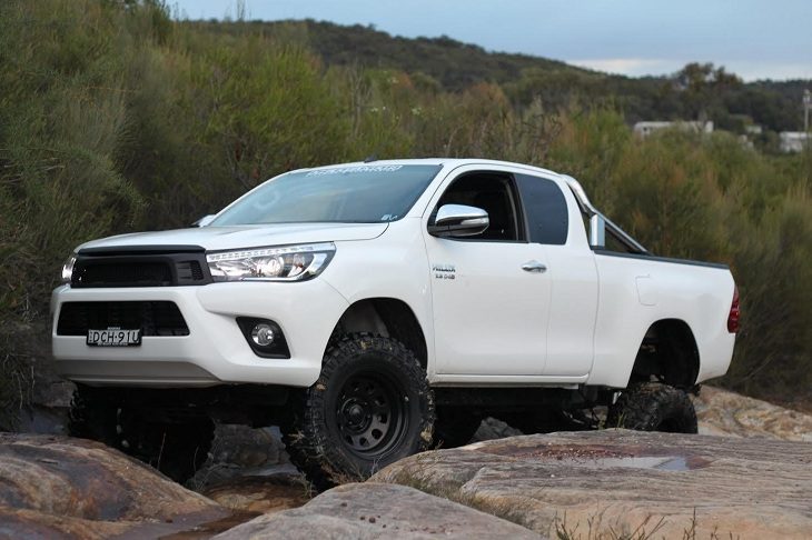 Taking Your HiLux Off-Road: Suspension Vs. Body Lift Kits