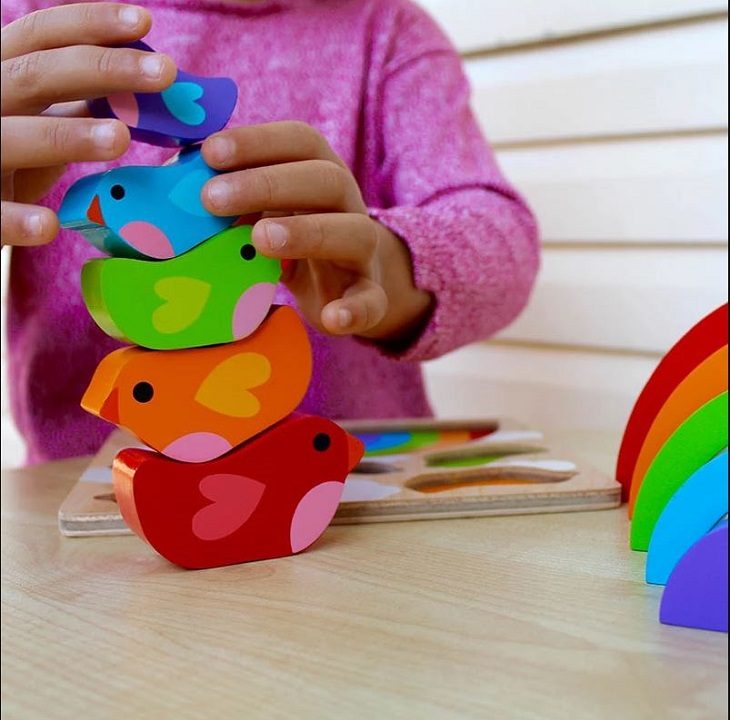 Choosing Puzzle Toys for a Toddler: Wooden vs. Cardboard