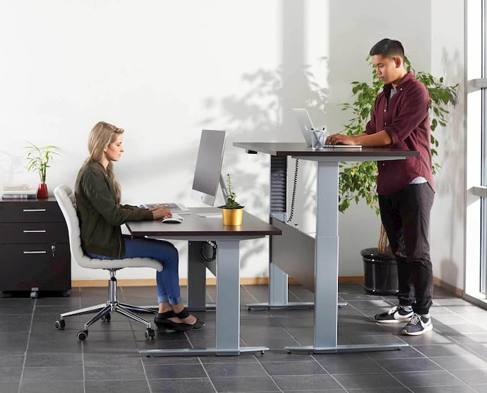 Standing vs. Sitting: The Benefits of a Stand Up Desk