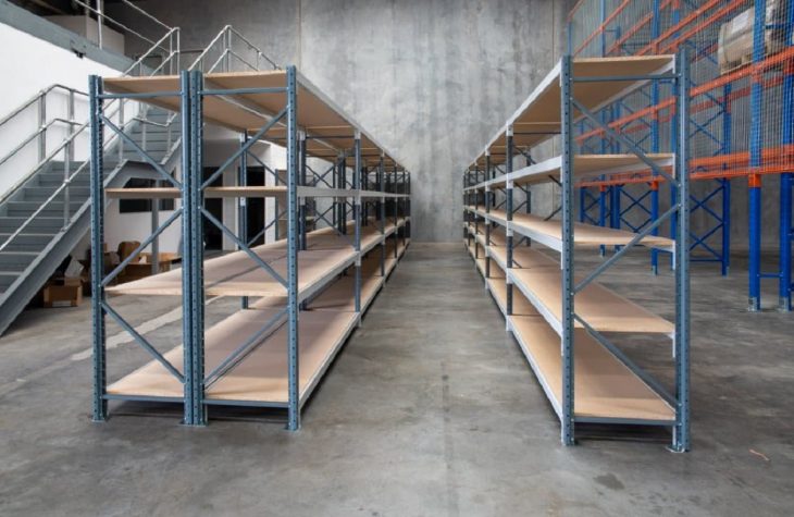Warehouse Storage Systems: Longspan Shelving vs. Pallet Racking