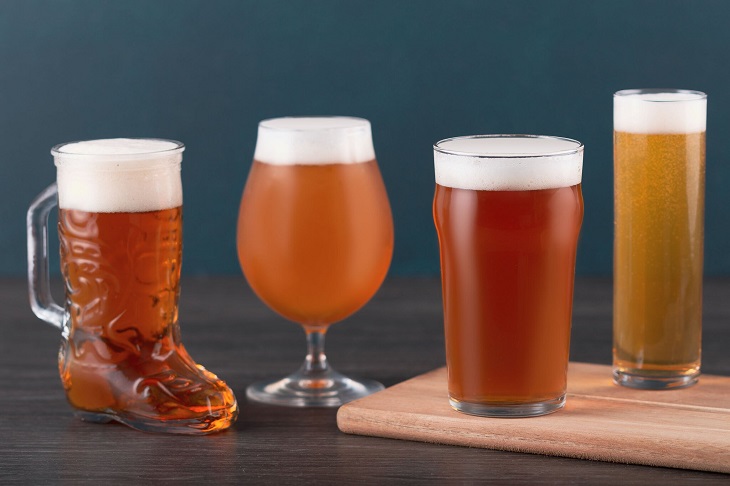 Chalice vs. Pilsner Beer Glasses: Improve Your Beer Drinking Experience