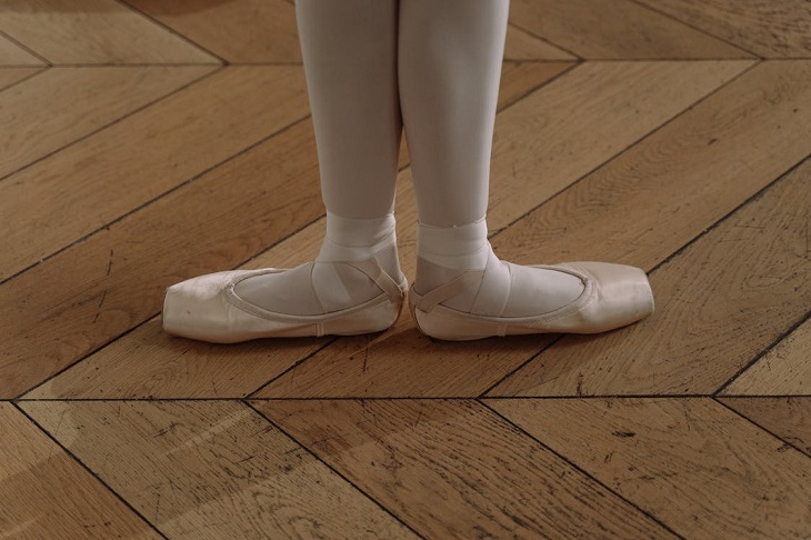 picture of a ballerina in flat shoes 
