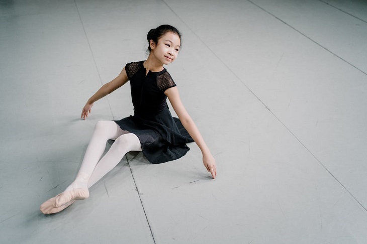 picture of a girl practicing ballet wearing ballerina flat shoes 
