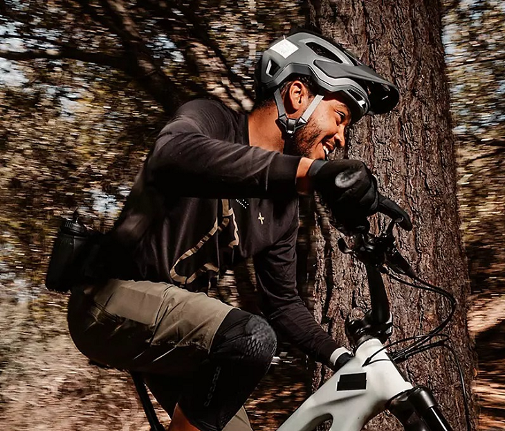 Man waring speedframe fox MTB helmet while riding a bike