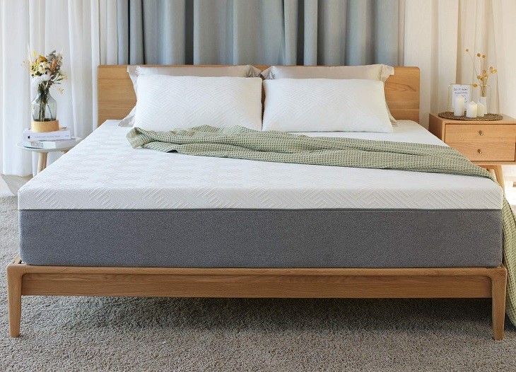 Bed with king size mattress